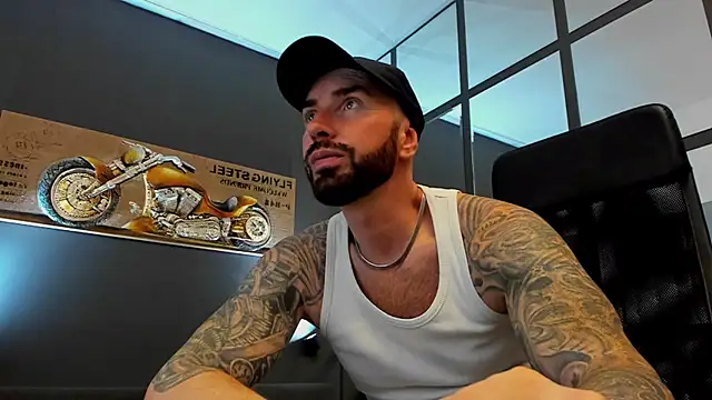 Snapshot of AronGrant chatting on 28, 10, 2025 AronGrant online show from 28, 10, 2025