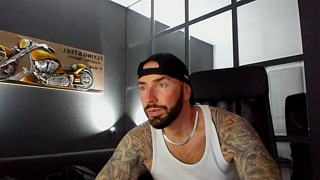 Snapshot of AronGrant chatting on 30, 10, 2025 AronGrant online show from 30, 10, 2025