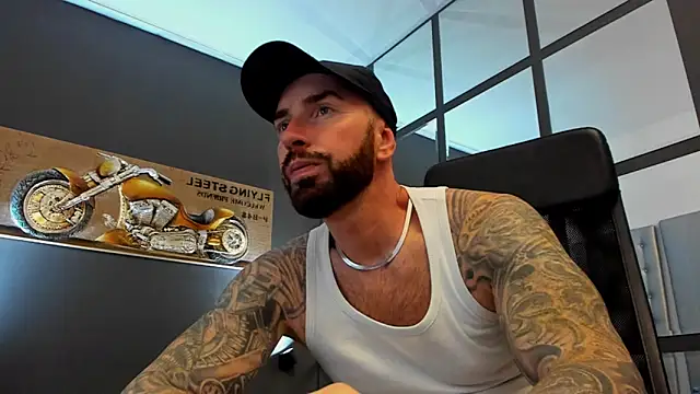 Snapshot of AronGrant chatting on 2, 11, 2025 AronGrant online show from 2, 11, 2025