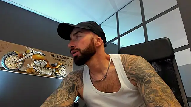 Snapshot of AronGrant chatting on 3, 11, 2025 AronGrant online show from 3, 11, 2025