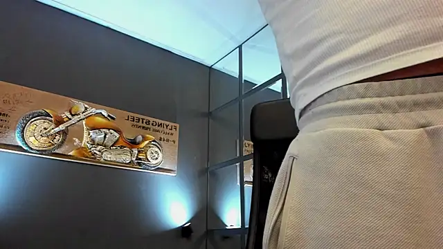 Snapshot of AronGrant chatting on 4, 11, 2025 AronGrant online show from 4, 11, 2025