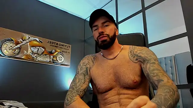 Snapshot of AronGrant chatting on 8, 11, 2025 AronGrant online show from 8, 11, 2025