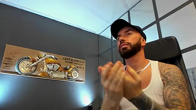 Snapshot of AronGrant chatting on 11, 11, 2025 AronGrant online show from 11, 11, 2025