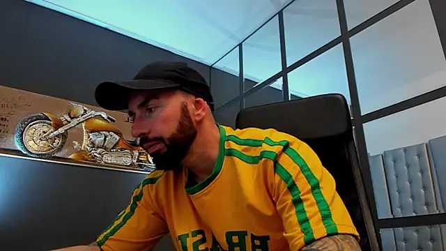 Snapshot of AronGrant chatting on 15, 11, 2025 AronGrant online show from 15, 11, 2025