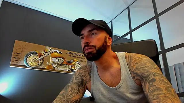 Snapshot of AronGrant chatting on 22, 11, 2025 AronGrant online show from 22, 11, 2025