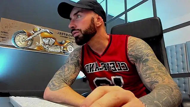 Snapshot of AronGrant chatting on 23, 11, 2025 AronGrant online show from 23, 11, 2025