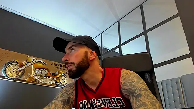 Snapshot of AronGrant chatting on 25, 11, 2025 AronGrant online show from 25, 11, 2025