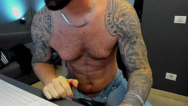 Snapshot of AronGrant chatting on 27, 11, 2025 AronGrant online show from 27, 11, 2025