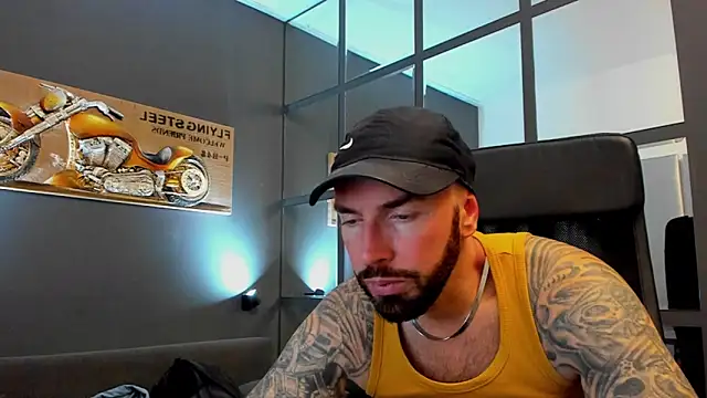 Snapshot of AronGrant chatting on 28, 11, 2025 AronGrant online show from 28, 11, 2025