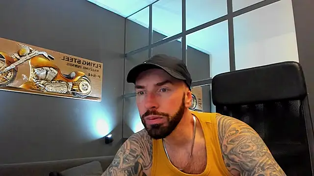 Snapshot of AronGrant chatting on 1, 12, 2025 AronGrant online show from 1, 12, 2025