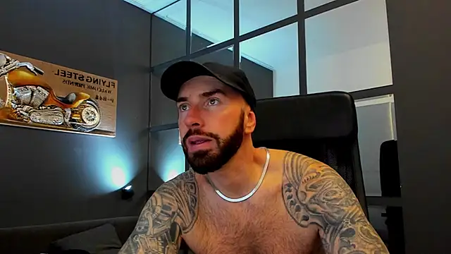 Snapshot of AronGrant chatting on 2, 12, 2025 AronGrant online show from 2, 12, 2025