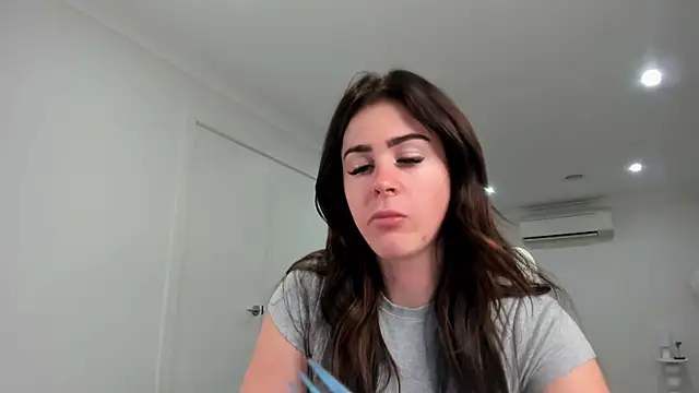 Snapshot of aus_queen chatting on 25, 10, 2025 aus queen online show from 25, 10, 2025