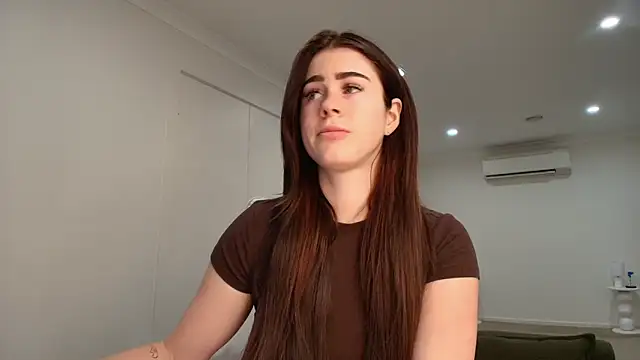 Snapshot of aus_queen chatting on 28, 10, 2025 aus queen online show from 28, 10, 2025