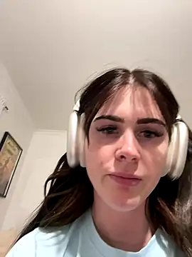 Snapshot of aus_queen chatting on 30, 10, 2025 aus queen online show from 30, 10, 2025