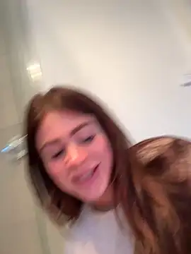 Snapshot of aus_queen chatting on 29, 11, 2025 aus queen online show from 29, 11, 2025