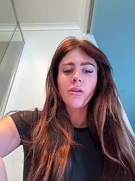 Snapshot of aus_queen chatting on 2, 12, 2025 aus queen online show from 2, 12, 2025