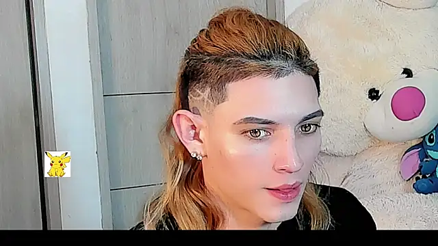 Snapshot of honey_skin chatting on 1, 1, 2025 honey skin online show from 1, 1, 2025