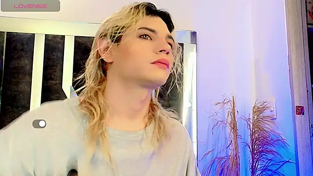 Snapshot of honey_skin chatting on 9, 11, 2025 honey skin online show from 9, 11, 2025