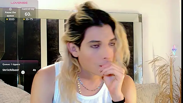 Snapshot of honey_skin chatting on 25, 11, 2025 honey skin online show from 25, 11, 2025