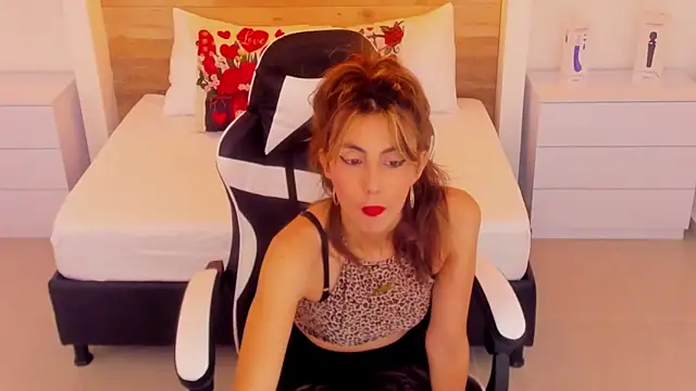 candy summer28 online show from 13, 9, 2025