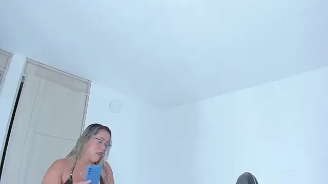 Snapshot of dolly_walker chatting on 28, 6, 2026 dolly walker online show from 28, 6, 2026