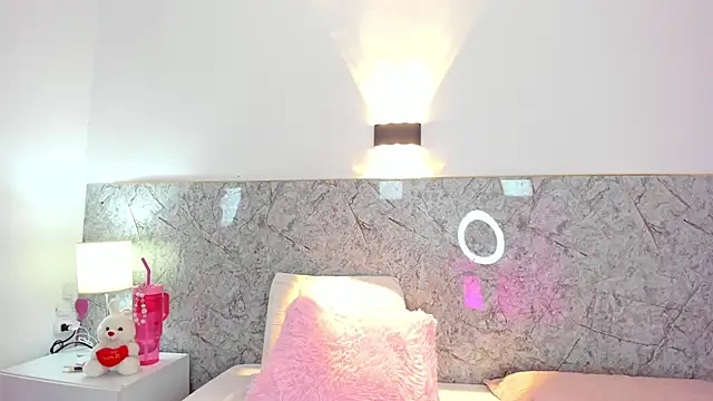 Mia rom11 online show from 27, 12, 2024