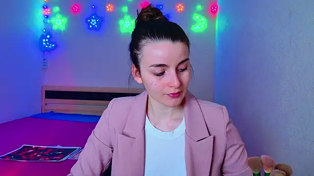 Miss Arwen online show from 6, 12, 2024