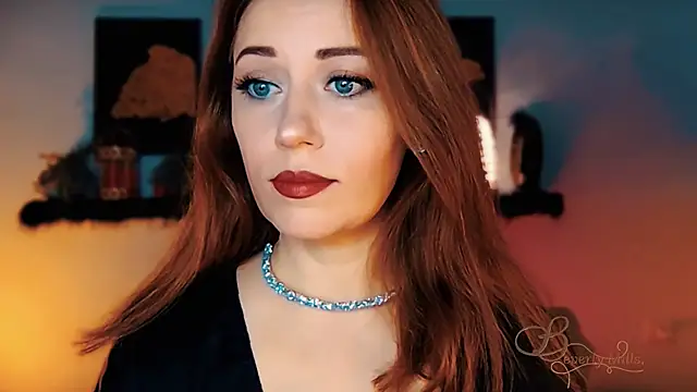 MissBeverlyMills online show from 28, 11, 2025