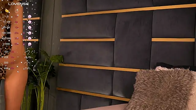 Snapshot of CynthiaWest chatting on 7, 2, 2025 CynthiaWest online show from 7, 2, 2025