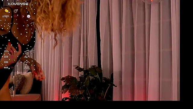 Snapshot of CynthiaWest chatting on 7, 10, 2025 CynthiaWest online show from 7, 10, 2025