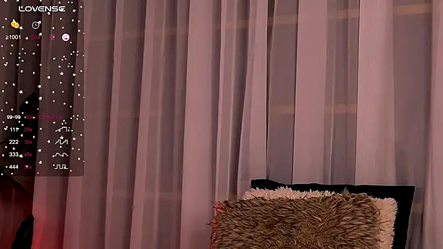 Snapshot of CynthiaWest chatting on 25, 11, 2025 CynthiaWest online show from 25, 11, 2025