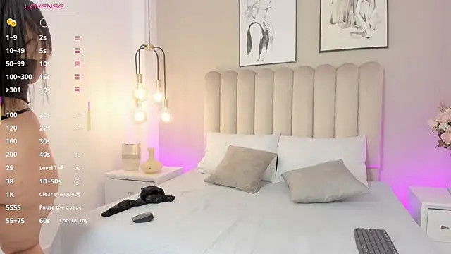 LindaRey  online show from 20, 2, 2025