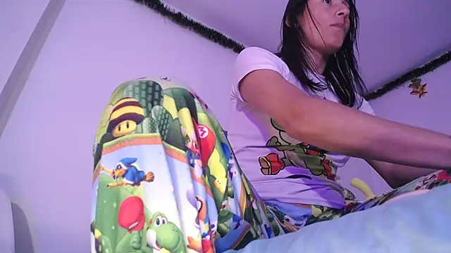 Snapshot of Yinn_Silver chatting on 6, 1, 2025 Yinn Silver online show from 6, 1, 2025