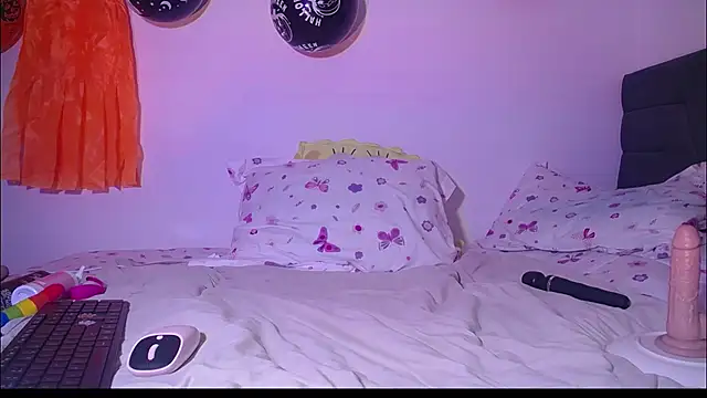 Snapshot of Yinn_Silver chatting on 17, 10, 2025 Yinn Silver online show from 17, 10, 2025