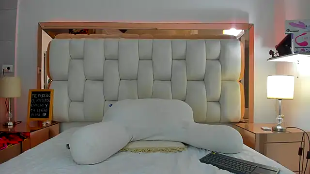 emilyparkerr01 online show from 4, 2, 2025