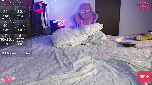 Snapshot of SexyLuna__ chatting on 3, 2, 2025 SexyLuna online show from 3, 2, 2025