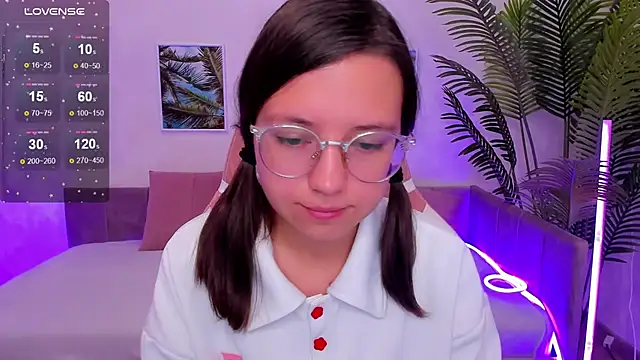 Snapshot of Lina_Brownie chatting on 6, 10, 2025 Lina Brownie online show from 6, 10, 2025