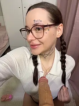 Snapshot of fuckdoll_18 chatting on 30, 11, 2025 fuckdoll 18 online show from 30, 11, 2025