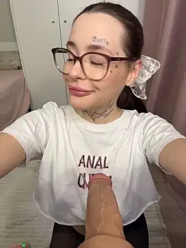 Snapshot of fuckdoll_18 chatting on 17, 12, 2025 fuckdoll 18 online show from 17, 12, 2025