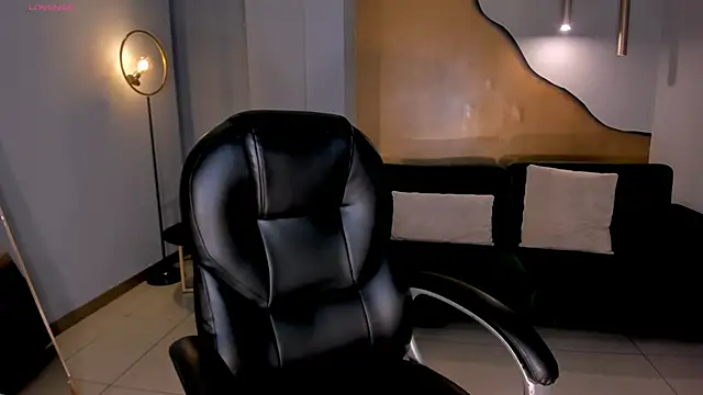 CharlotteCox  online show from 19, 2, 2025