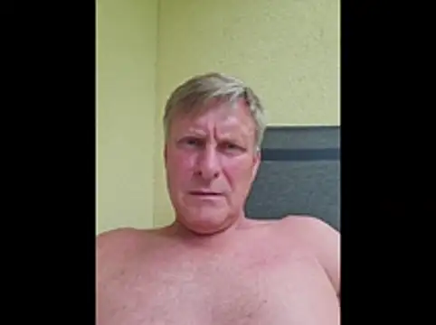 Snapshot of johnnym1 chatting on 17, 7, 2026 johnnym1 online show from 17, 7, 2026