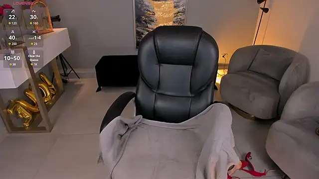 RoxanneHill  online show from 16, 2, 2025