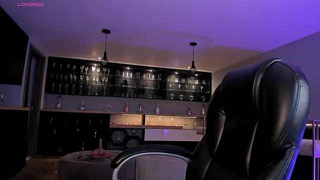 RoxanneHill  online show from 21, 12, 2025