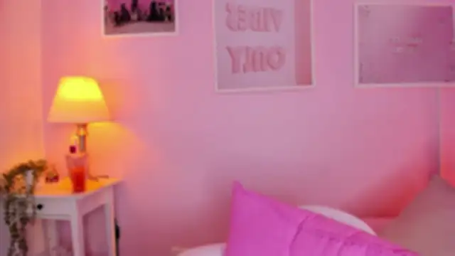 Snapshot of little-natt chatting on 23, 12, 2024 little-natt online show from 23, 12, 2024