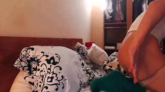 LovelyAndraGirl online show from 12, 1, 2025