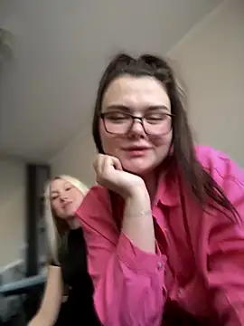 Snapshot of NikaMur chatting on 19, 10, 2025 NikaMur online show from 19, 10, 2025