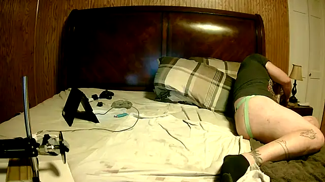 Snapshot of Cummerforyouu2 chatting on 13, 12, 2025 Cummerforyouu2 online show from 13, 12, 2025