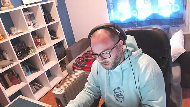 ravingr4d4 online show from 10, 3, 2025