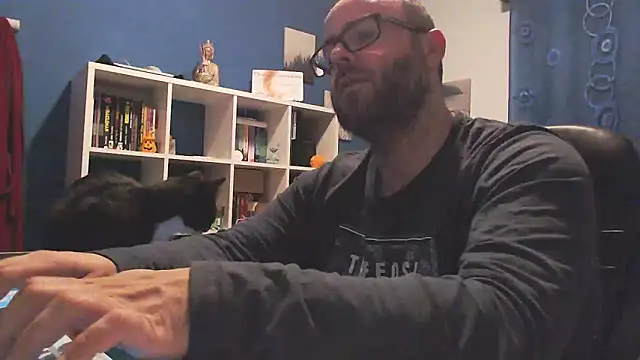 ravingr4d4 online show from 18, 3, 2025