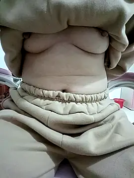 SweetGirl2k2 online show from 18, 2, 2025